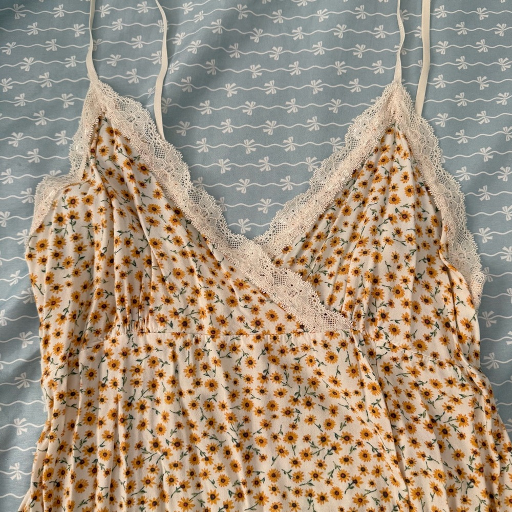 Lace sunflower dress 🌻